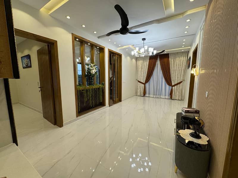 10 Marla Luxury Designer House For Sale In Bahria Town Lahore On 80 Feet Road 17