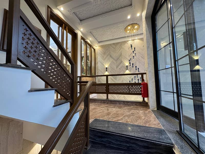 10 Marla Luxury Designer House For Sale In Bahria Town Lahore On 80 Feet Road 29