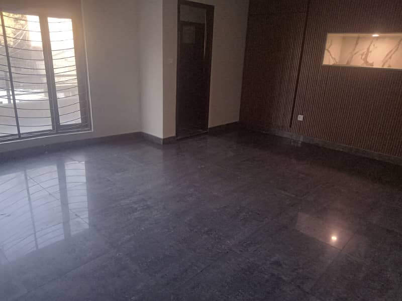 25 marla outstanding independent full house ideal for silent office or residence 6 bedroom in gulberg 3 block M 5