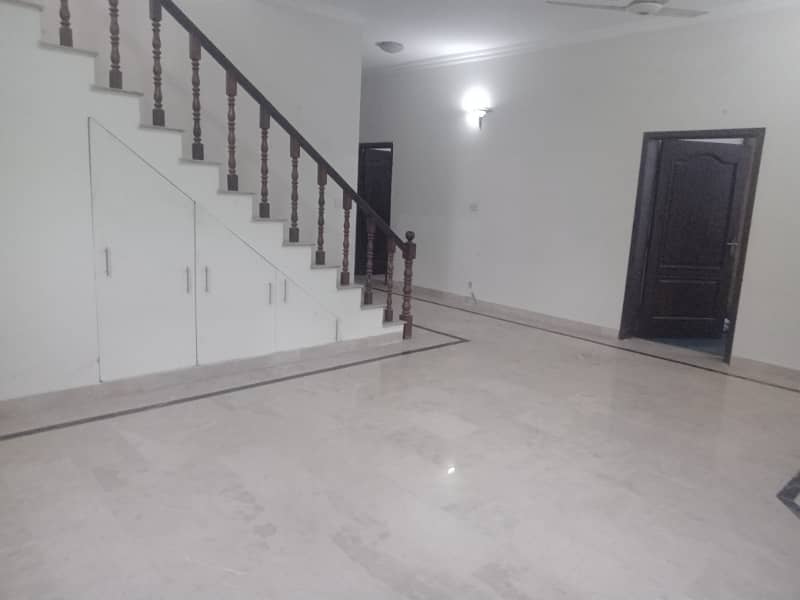 25 marla outstanding independent full house ideal for silent office or residence 6 bedroom in gulberg 3 block M 11