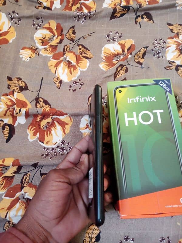 Infinix hot 10 play 4/128 whtsp03477769205 3