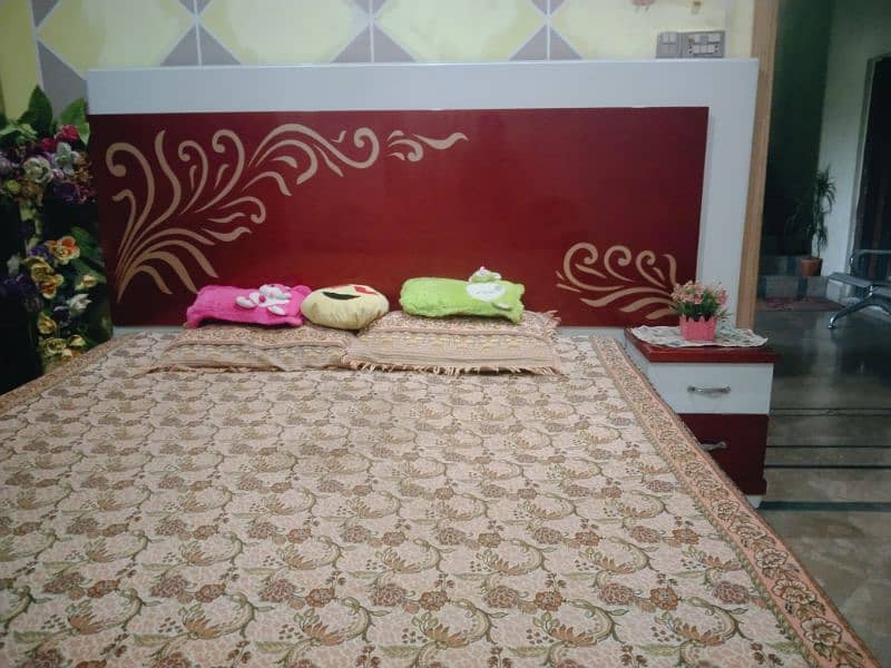 Bed set used only 1 year. 0