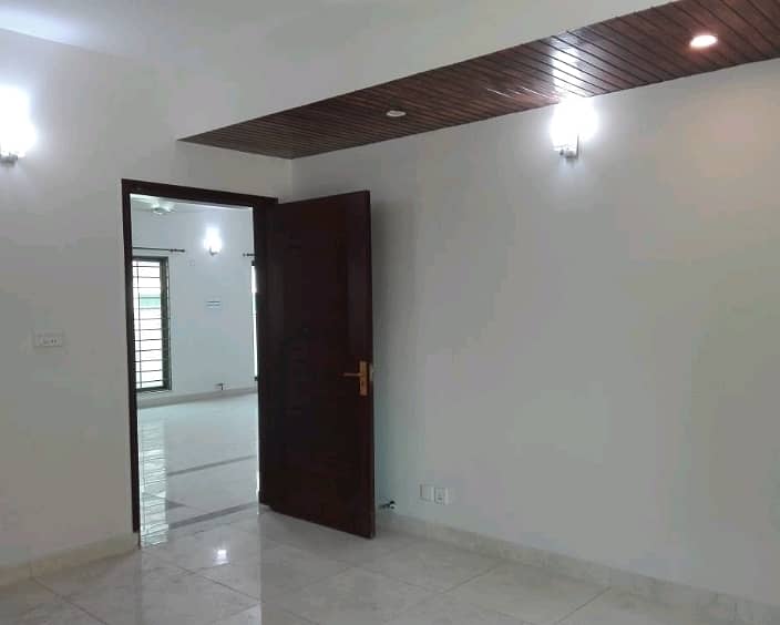 10 Marla Flat In Stunning Askari 10 Is Available For rent 1