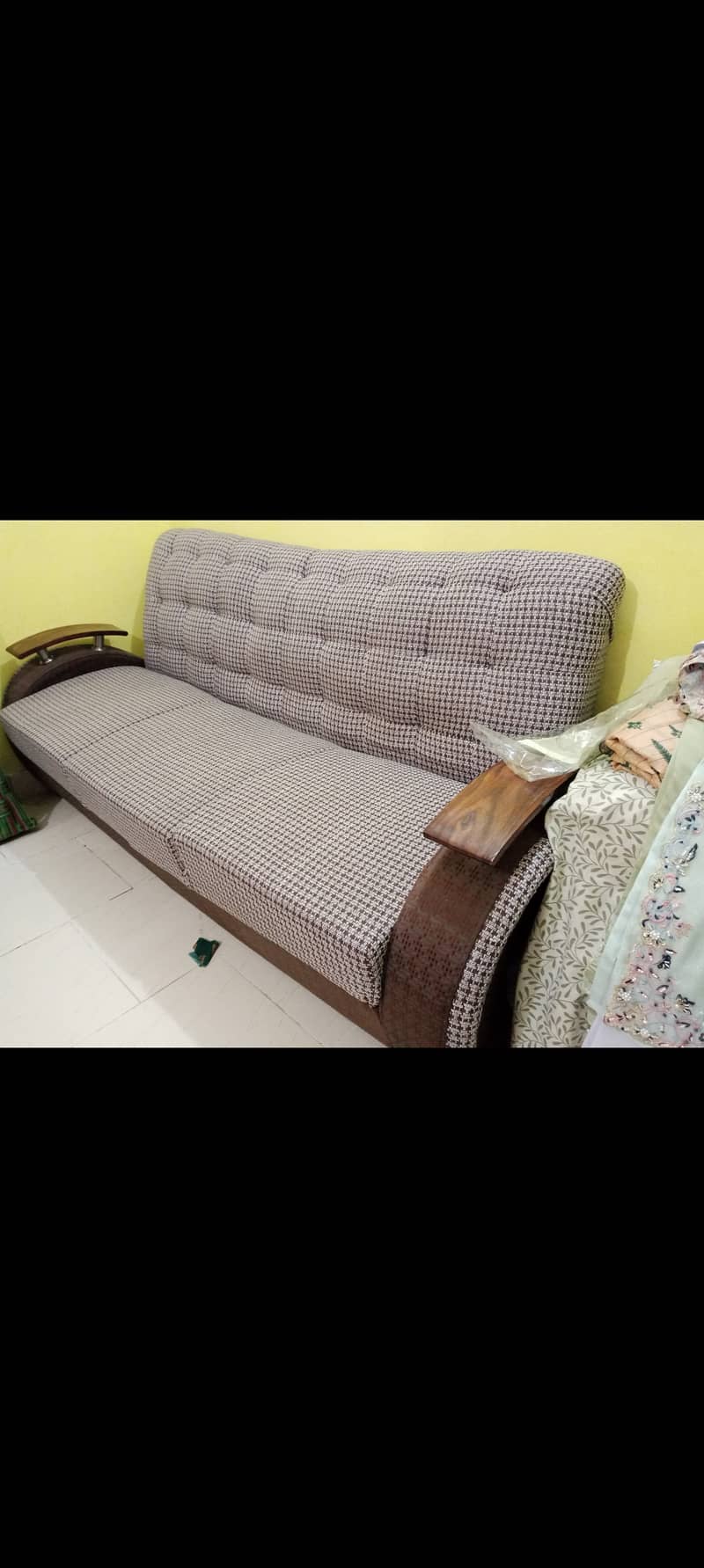 5 seater sofa in good condition 4