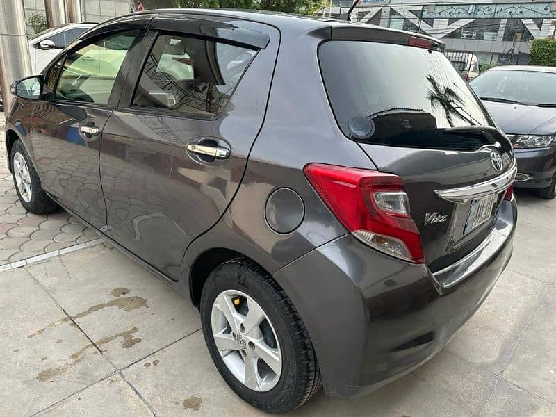 Toyota Vitz 2015 4