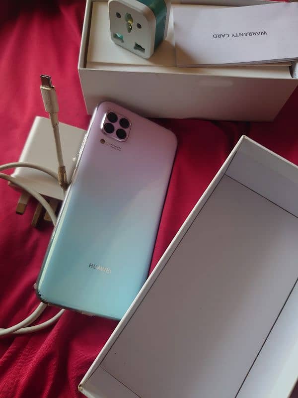 Huawei Nova 7i with original box and charger 0