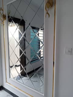 Diamond cut mirror wall