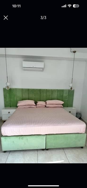 king bed with two sidetables 2