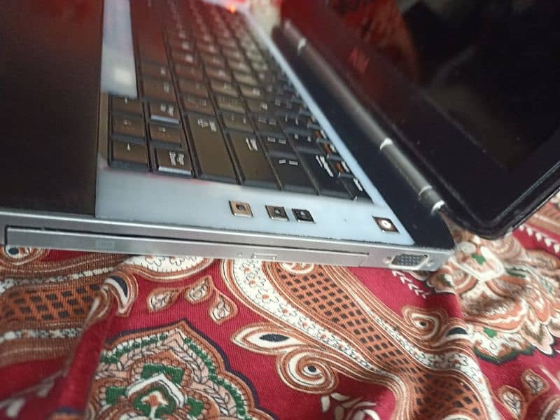 Dell latitude i5 2nd generation 7/10 condition 6