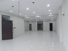 8 MARLA FULL LUXERY BRAND NEW BUILDING WITH OTHER FLOOR AVAILABLE IN DHA PHASE-6