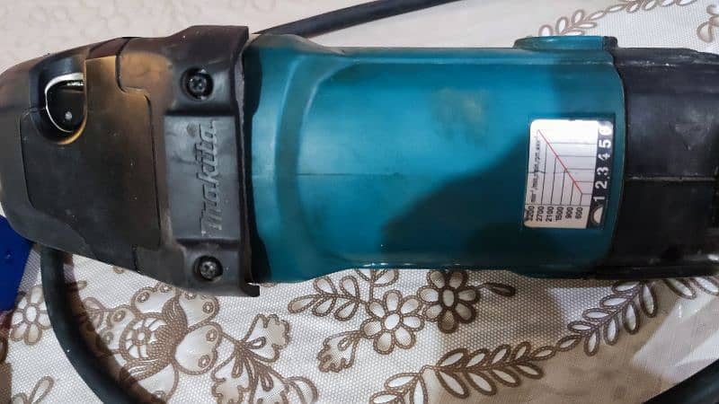 MAKITA 9237C CAR POLISHER 1