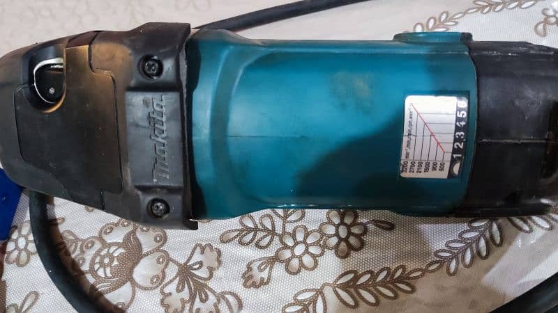 MAKITA 9237C CAR POLISHER 2