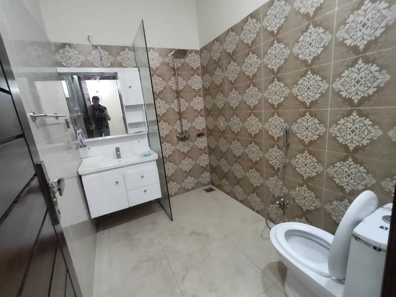 10 Marla Upper Portion Available For Rent in Overseas B Bahria Town Lahore 6