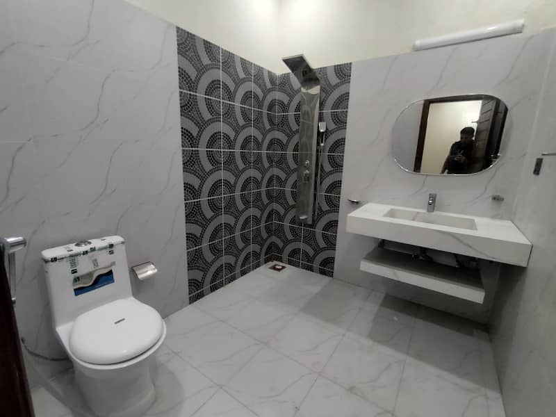 10 Marla Upper Portion Available For Rent in Overseas B Bahria Town Lahore 11