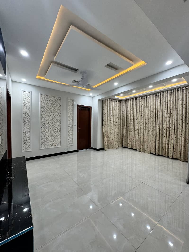 Flat for sale 1st floor 10