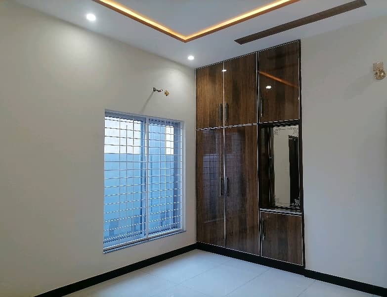 Perfect 5 Marla House In Johar Town Phase 2 - Block R For sale 6