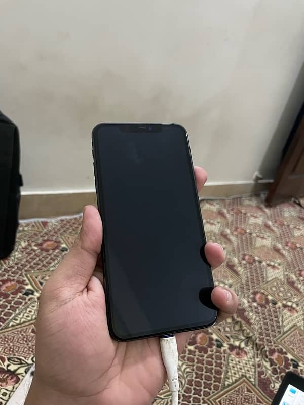 IPHONE 11 PRO MAX 4