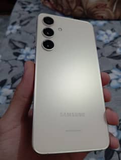 Samsung s24 8 128 with charger only