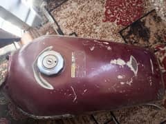 Honda 125 fuel tank & clutch cover