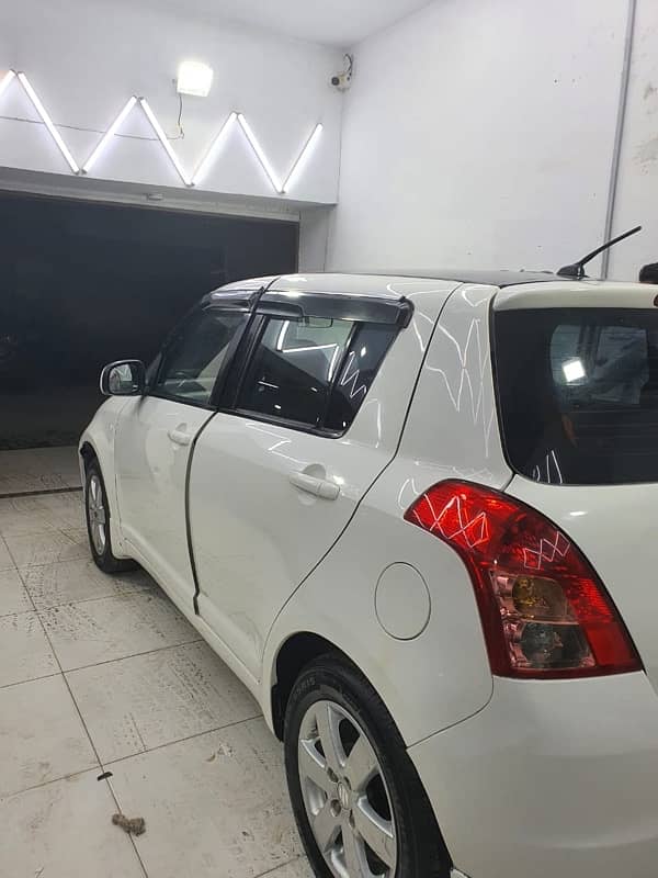 Suzuki Swift 2018 DLX Auto 1