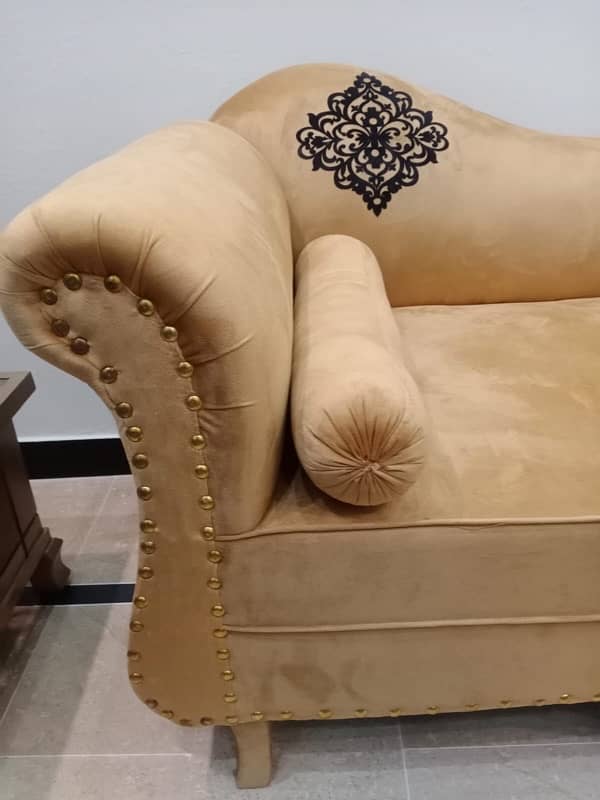 brand new settee 0