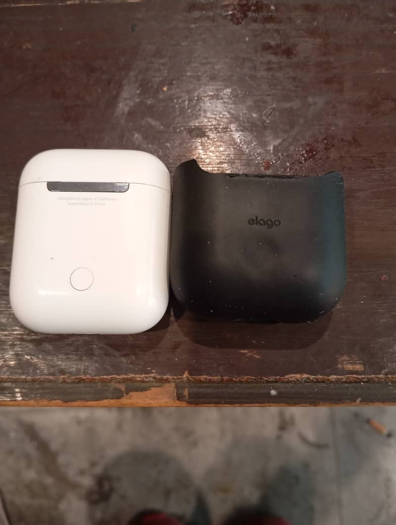 apple pods 2nd generation urgent for sale for contact 03115389839 2