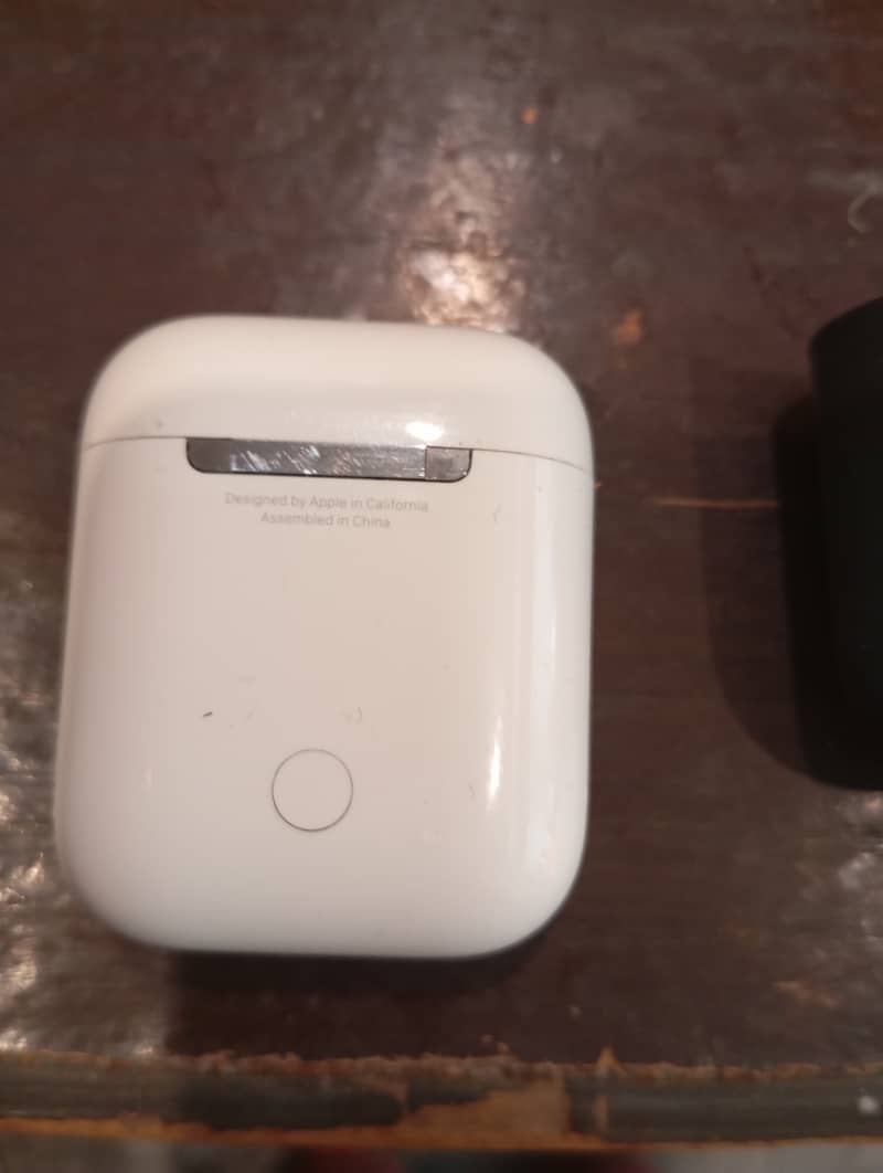 apple pods 2nd generation urgent for sale for contact 03115389839 3