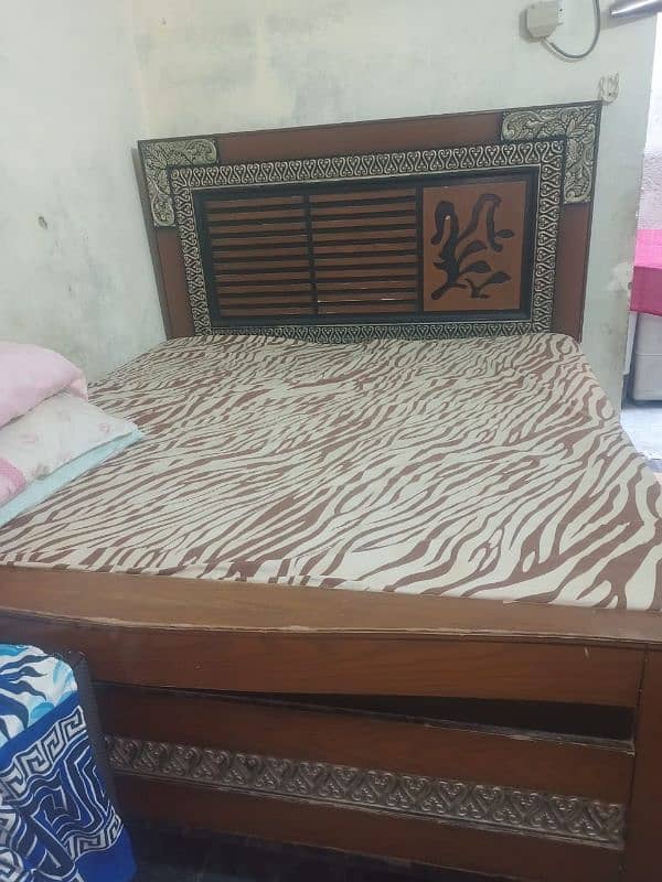 wooden bed 0