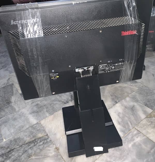 19 inches lenovo mint condition 2