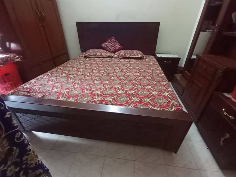 king bed with side tables 1