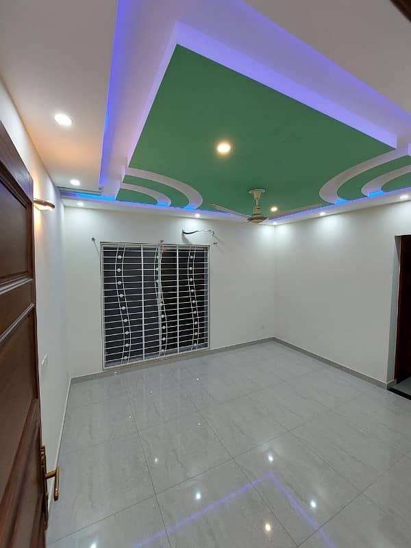 Centrally Located Prime Location Upper Portion In Central Park Housing Scheme Is Available For rent 4