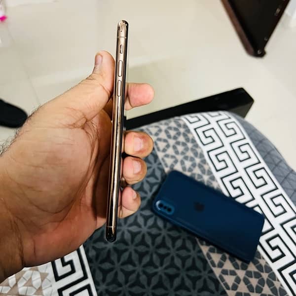 iphone XS MAX 4