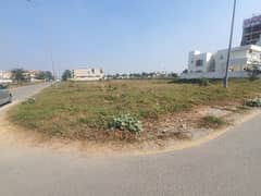 1 KANAL CORNER PLOT AVAILABLE FOR SALE ON 70FT ROAD