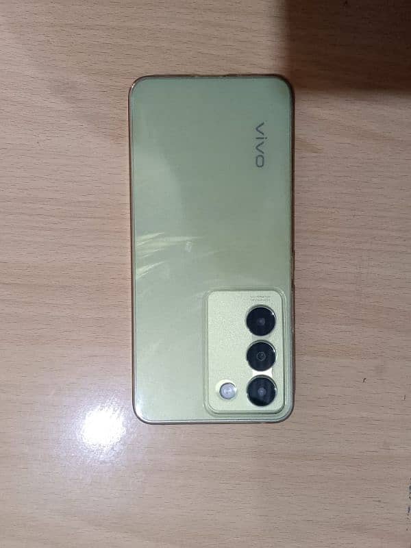 Vivo y100 1