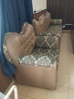 5 seater sofa set 9/10 condition, only two years old