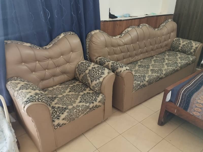 5 seater sofa set 9/10 condition, only two years old 2