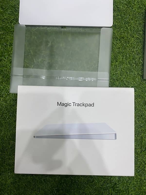 apple magic track pad / i pad 0