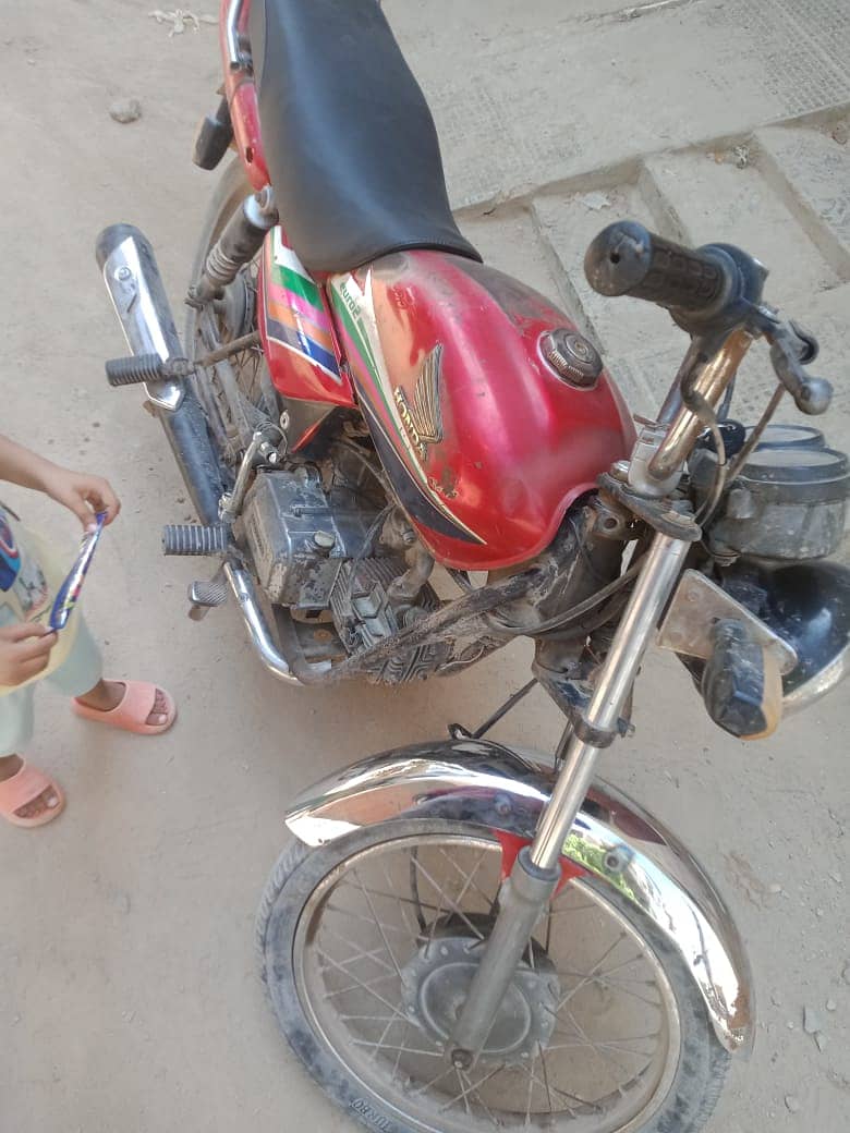 honda cd100 2011 model  Lahore num singal page wali 0