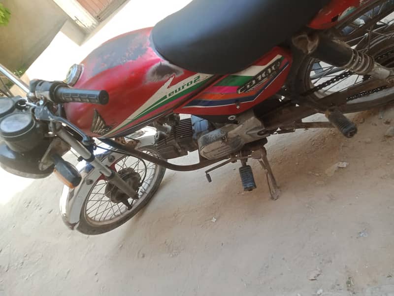 honda cd100 2011 model  Lahore num singal page wali 2