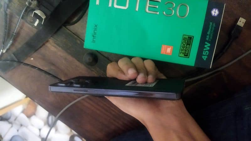 infinix note 30 10/9 condition 16(8+8) / 256 box and original chargers 1