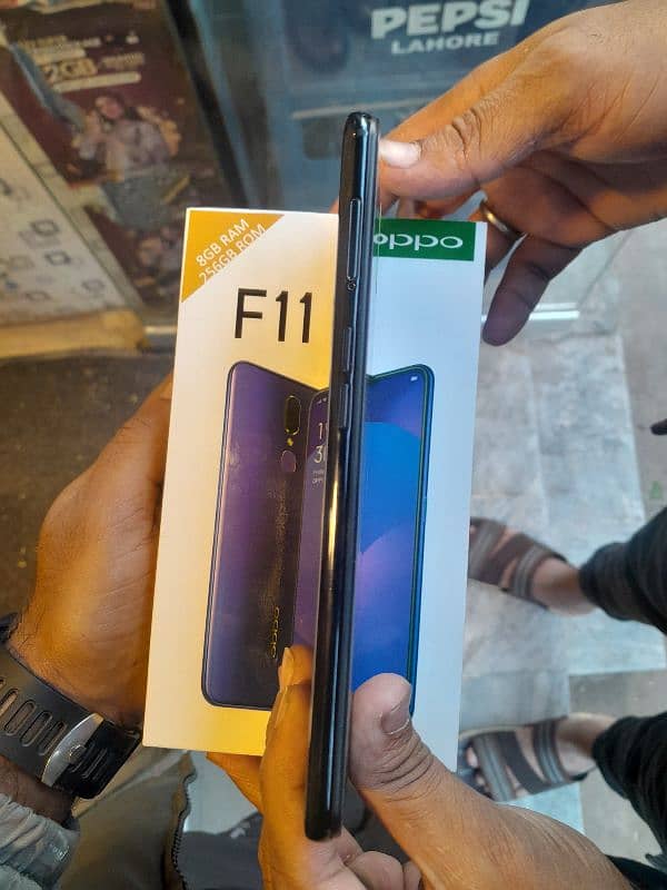 oppo f-11 Mobile 8/256 with box and charger 4