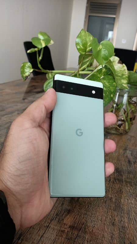 Google pixel 6a in 10/10 condition dual approved 5