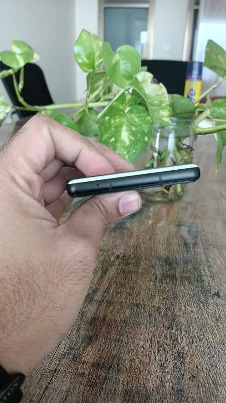 Google pixel 6a in 10/10 condition dual approved 7