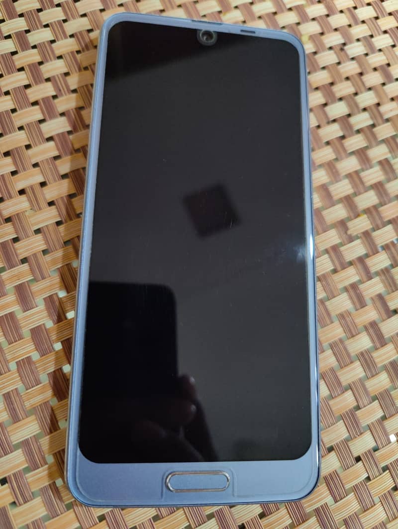 Sharp Aquos R2 (Soft Bank) 4