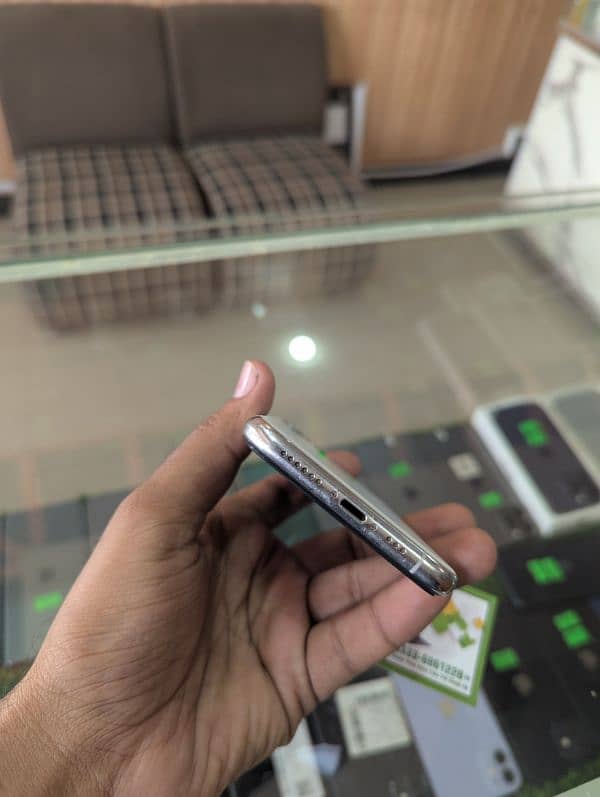 Iphone 11 PRO | PTA | 256GB 4