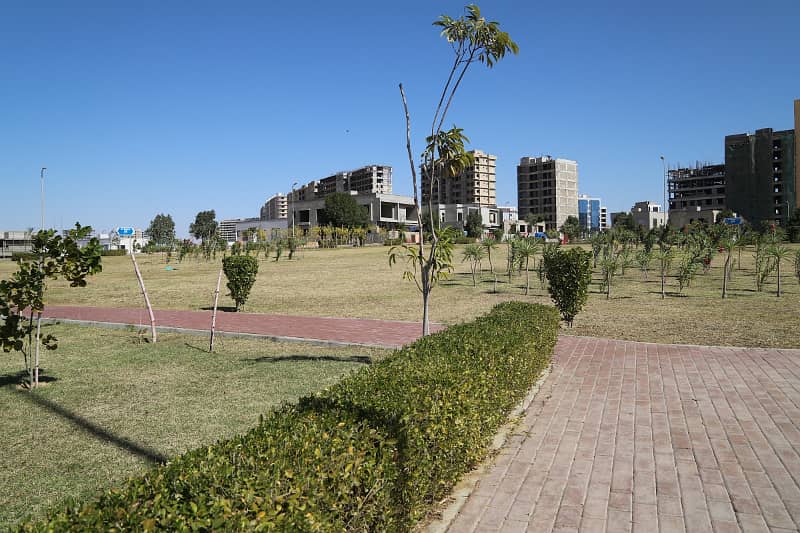 500 SQ YARDS PLOT FOR SALE | CHANCE DEAL | NO TEX NO TRANFAR FEE WITH ALLOTMENT | PRECINCT-BAHRIA HILLS Bahria Town Karachi. 8