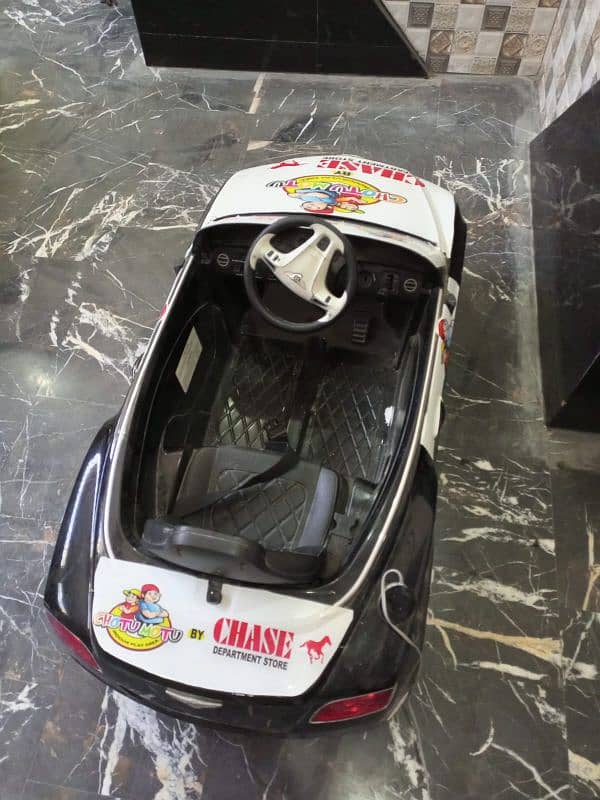 Kids electric chargeable Car in excellent condition 2