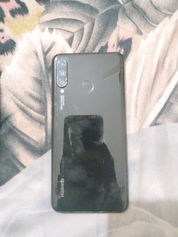 selling my Huawei p30 lite 4gb ram 128 battery replaced 2