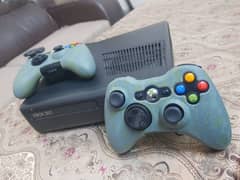 Xbox 360 Slim 250 GB with 2 controllers