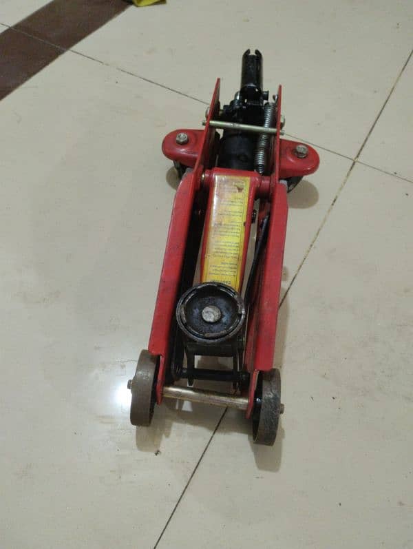 Hydraulic car jack 1